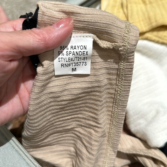 🟢NWT olivaceous holter top beige - Picture 7 of 8